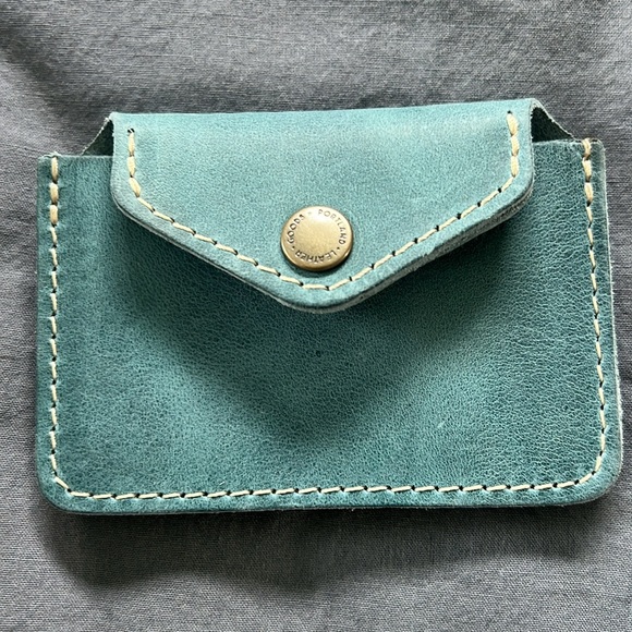 Portland Leather Crossbody Tote + Matching card holder - Picture 6 of 14